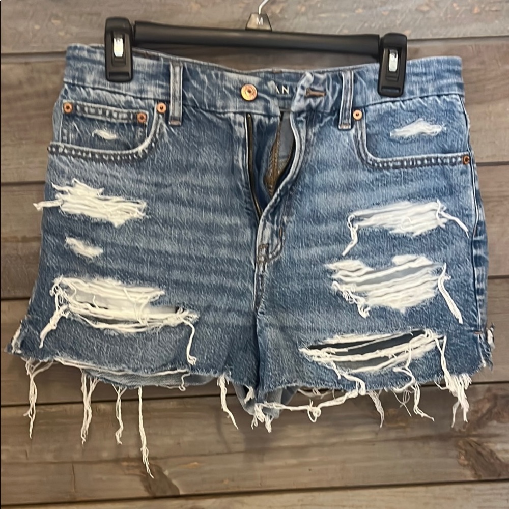 America Eagle Curvy 90s boyfriend distressed short  - size 10